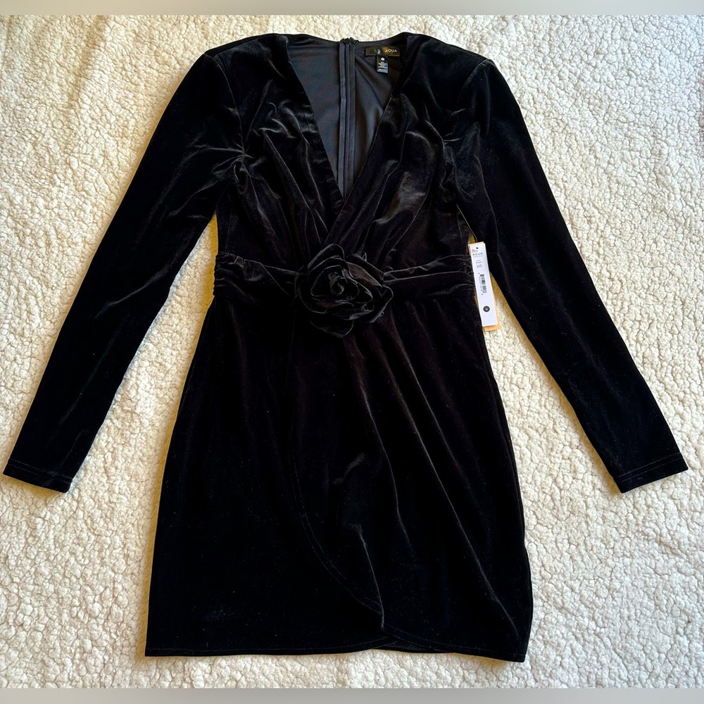 NWT Aqua Womens Velvet Rosette Bodycon Dress Long Sleeve Mini V Neck Black Small